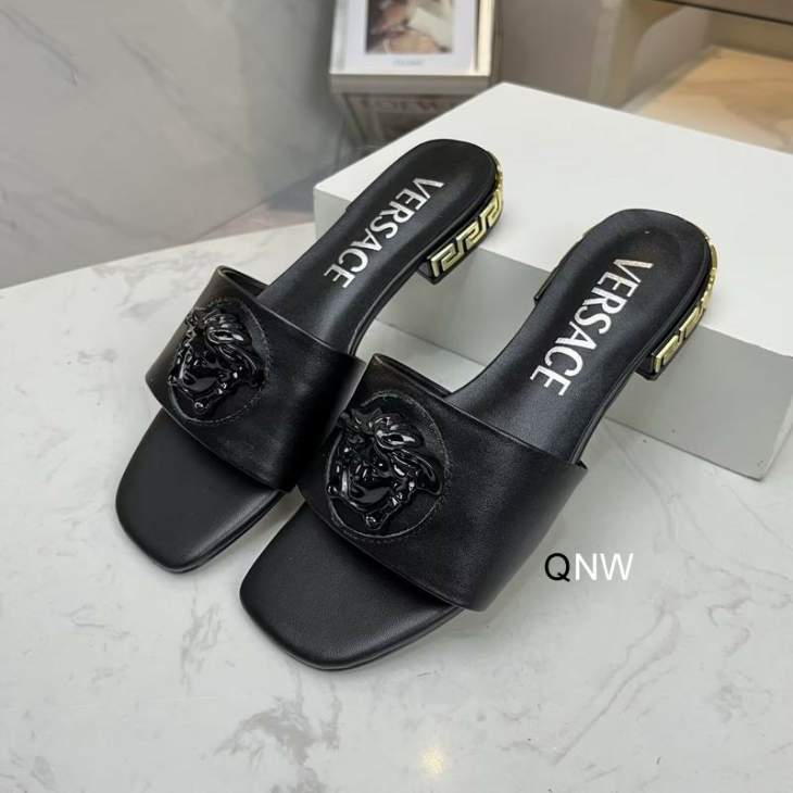Picture of Versace Slippers _SKUVersacesz35-40WN050240